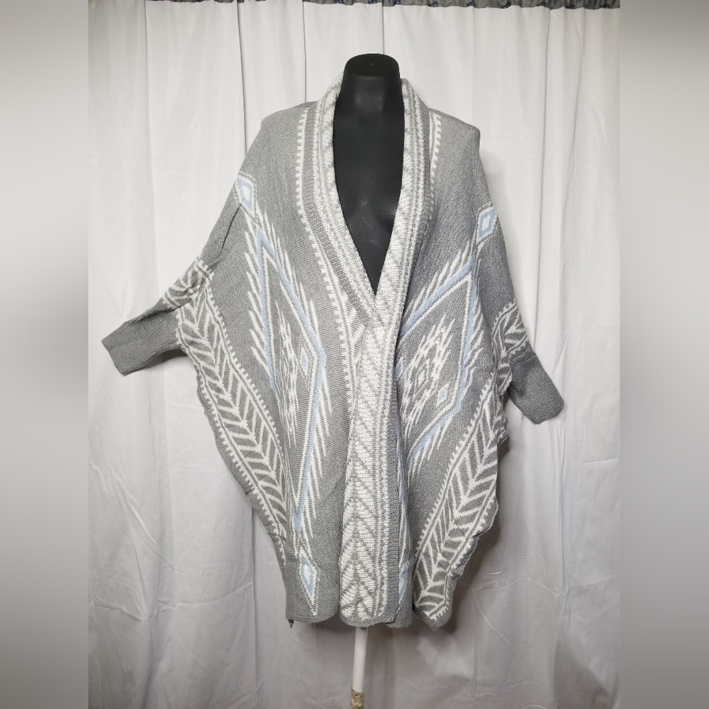 NWOT G.I.L.I. Open Front Sweater Blanket Grey XS